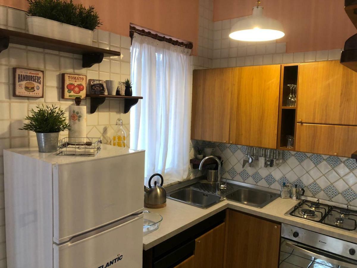 Chloe'S Apartment 阿奇雷亚莱 外观 照片